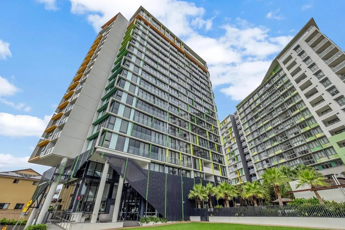 Central Apt Close To Hospital With Pool And Car Park! Brisbane 0*,